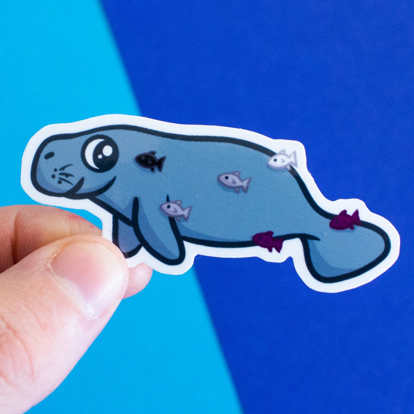 Seekuh mit Pride-Fischen Sticker