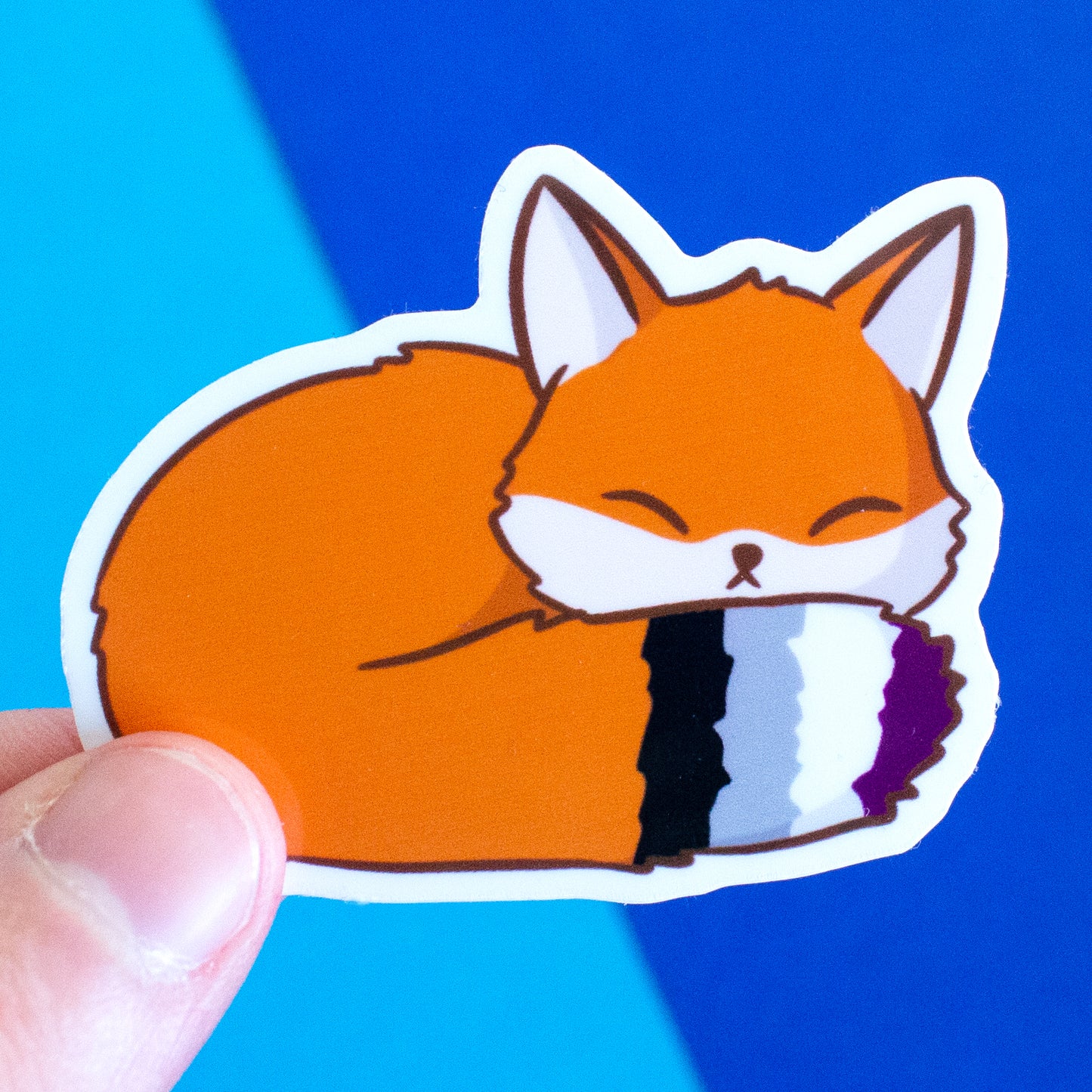 Schlafender Fuchs mit Pride-Schweif Sticker