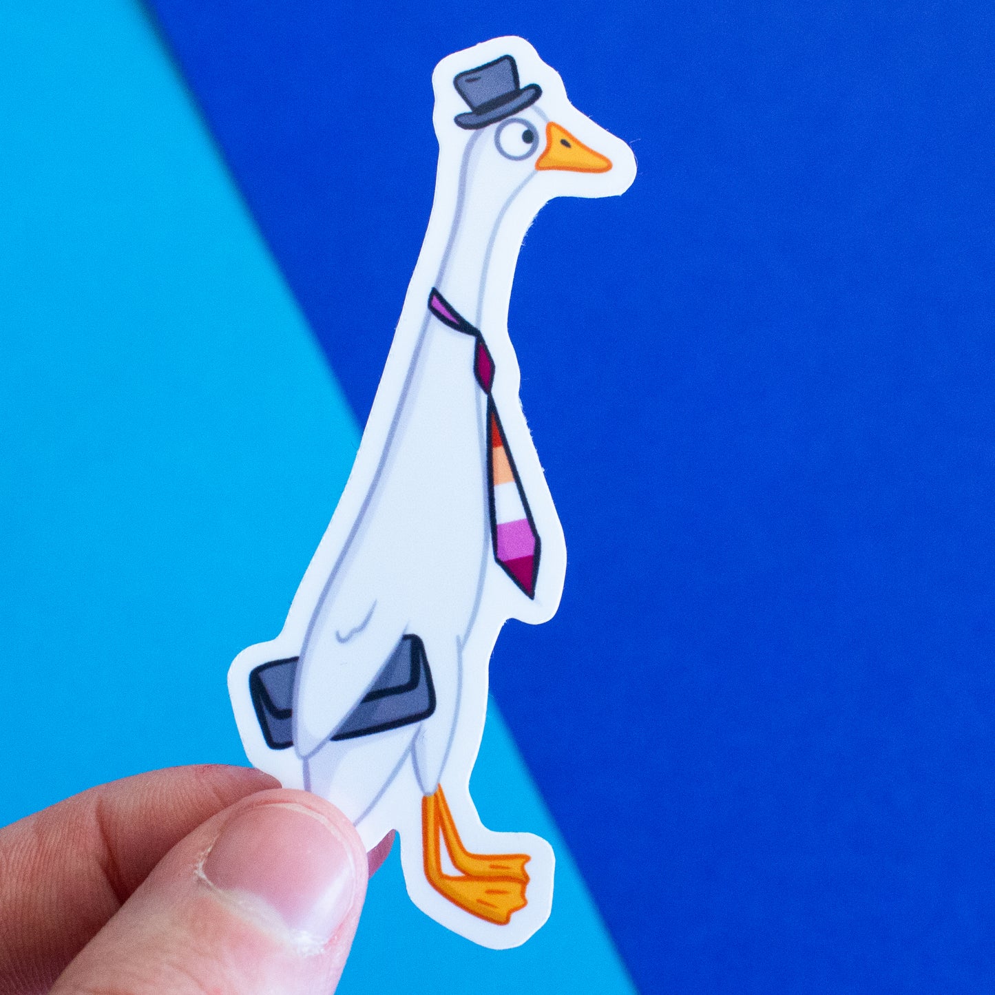 Laufgans mit Pride-Krawatte Sticker