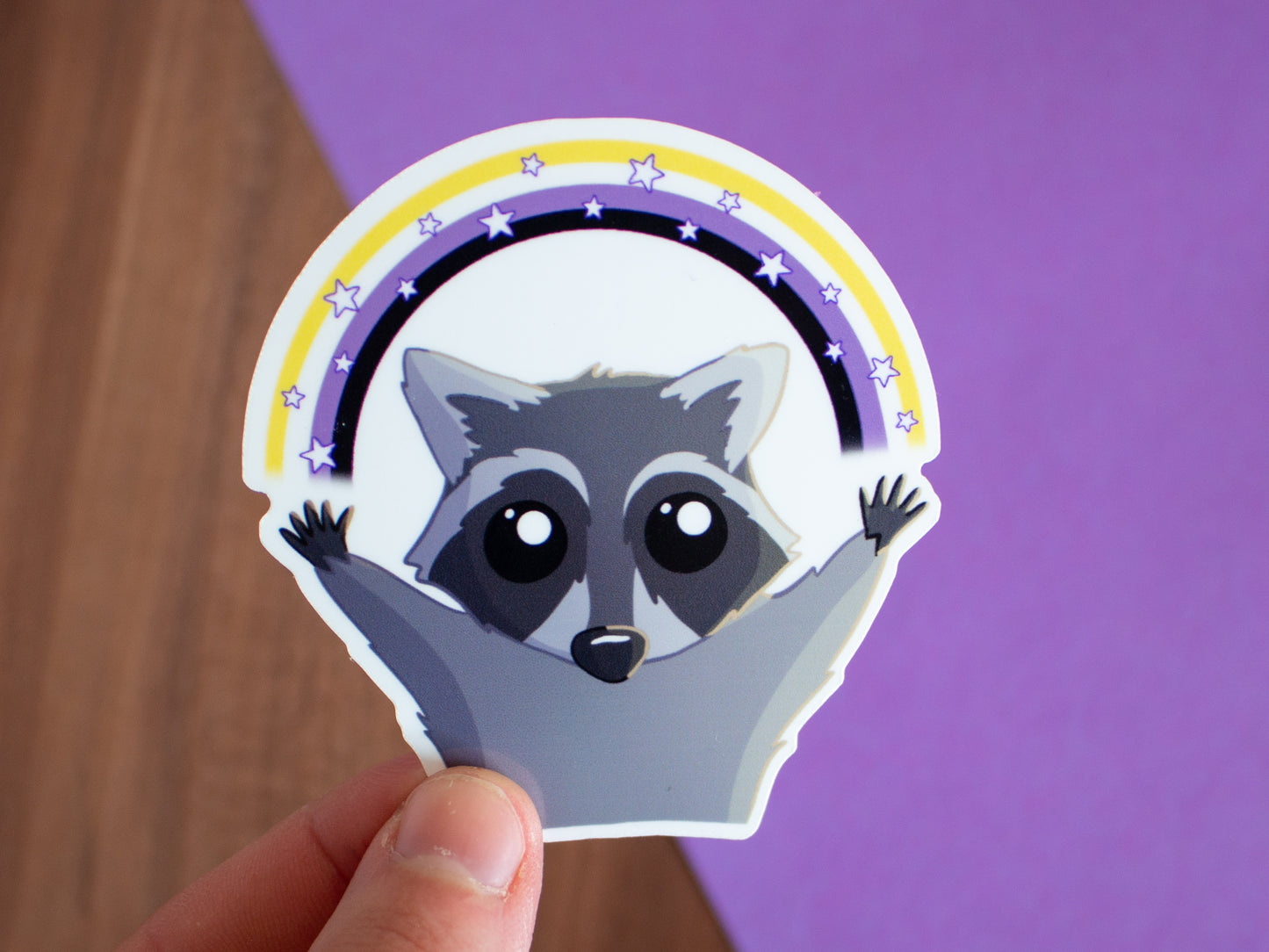 Pride-Waschbär mit Regenbogen Sticker