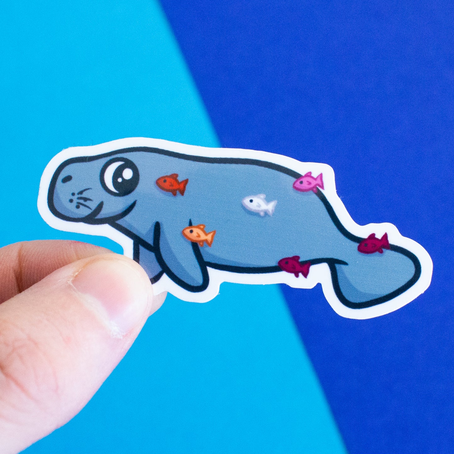 Seekuh mit Pride-Fischen Sticker