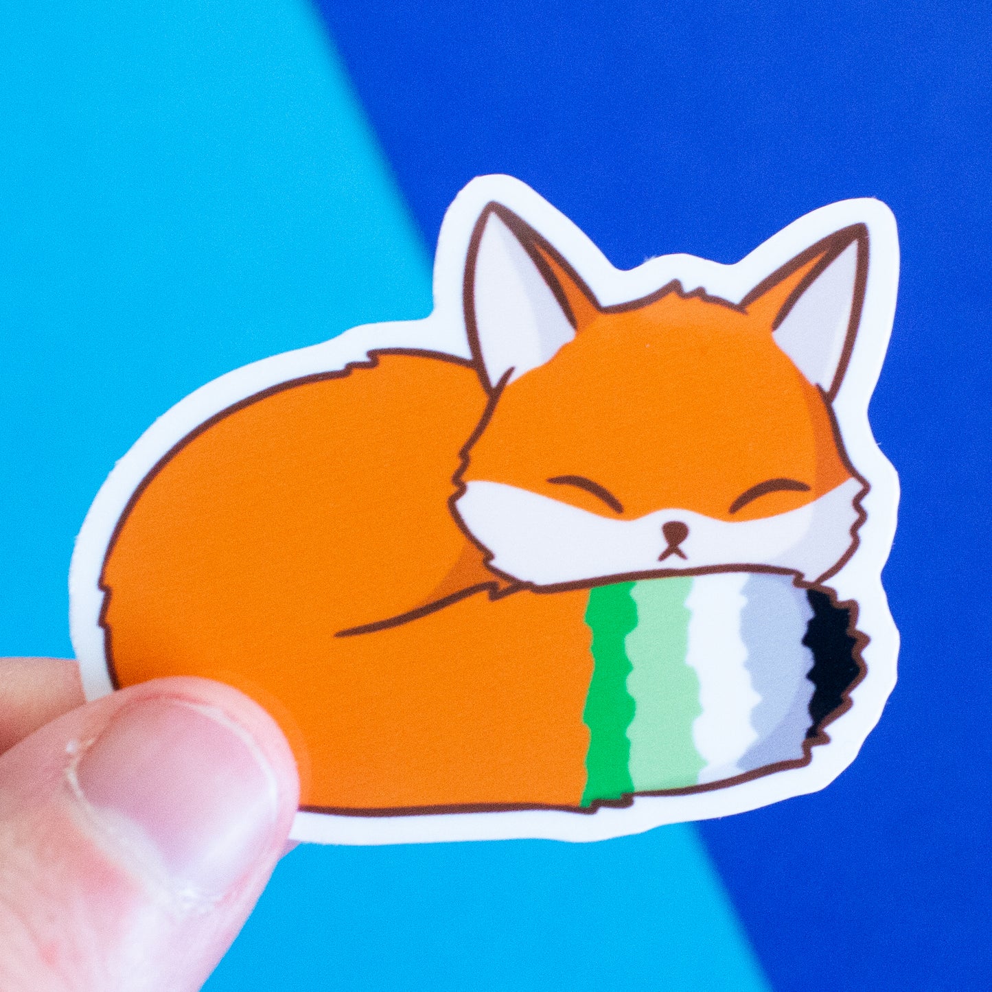 Schlafender Fuchs mit Pride-Schweif Sticker