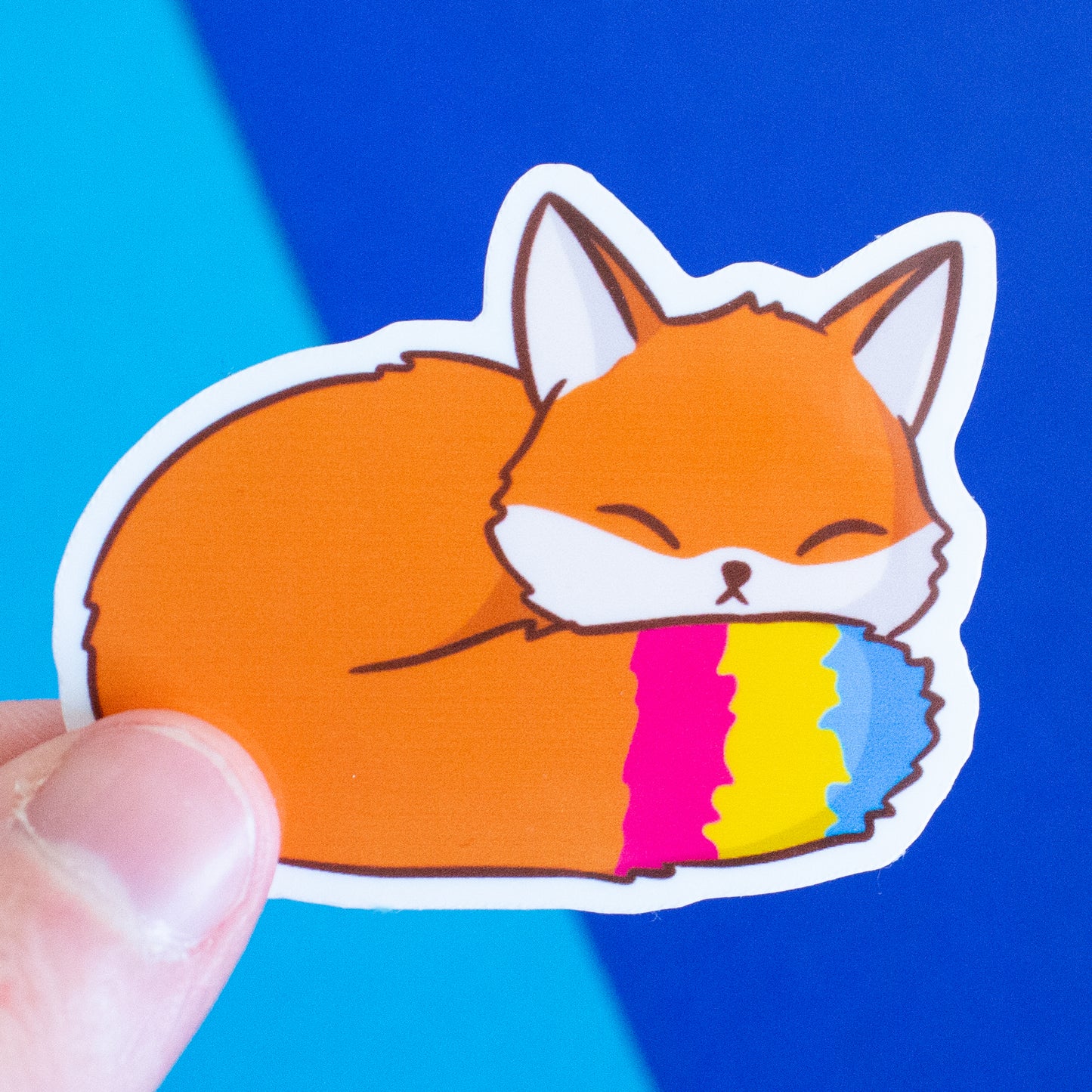 Schlafender Fuchs mit Pride-Schweif Sticker