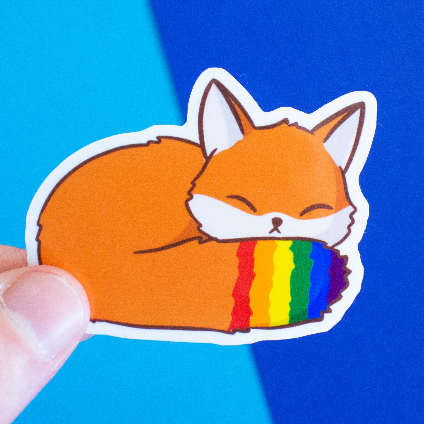 Schlafender Fuchs mit Pride-Schweif Sticker