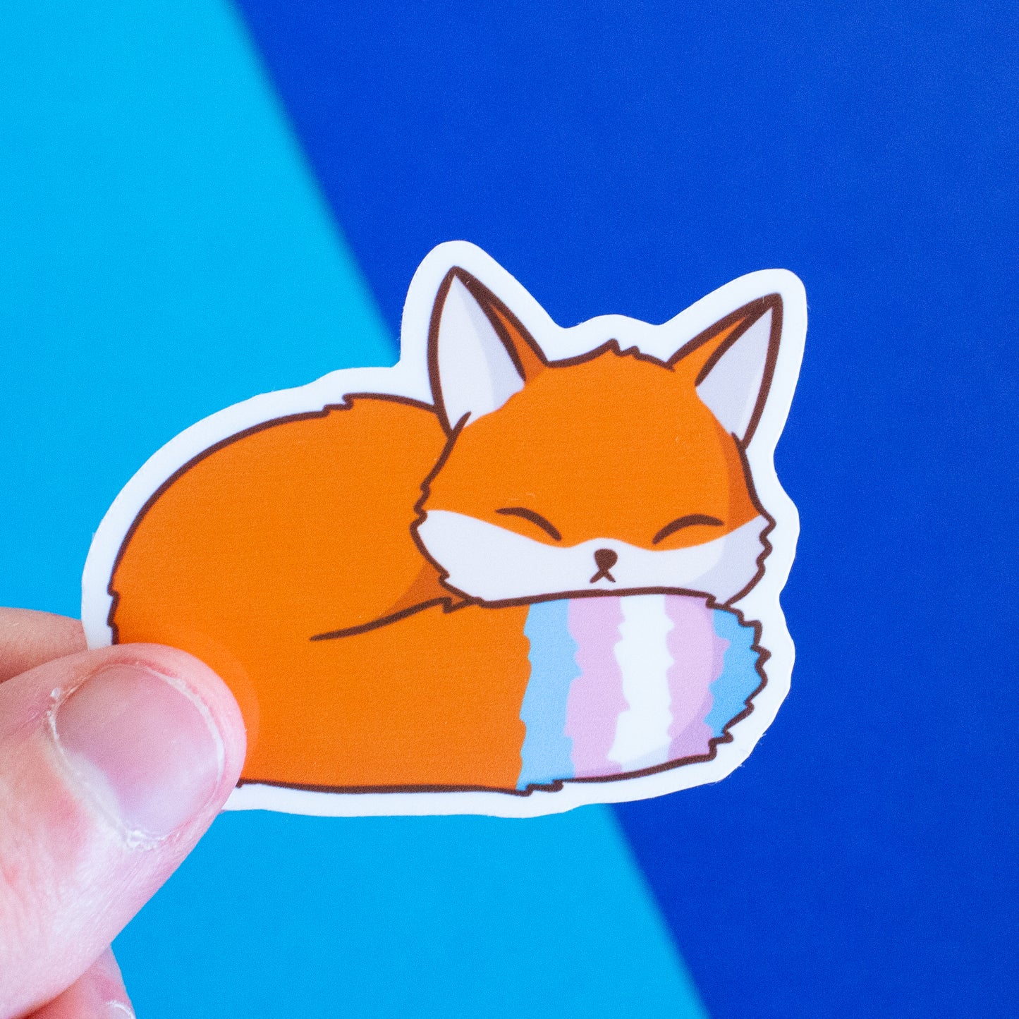 Schlafender Fuchs mit Pride-Schweif Sticker